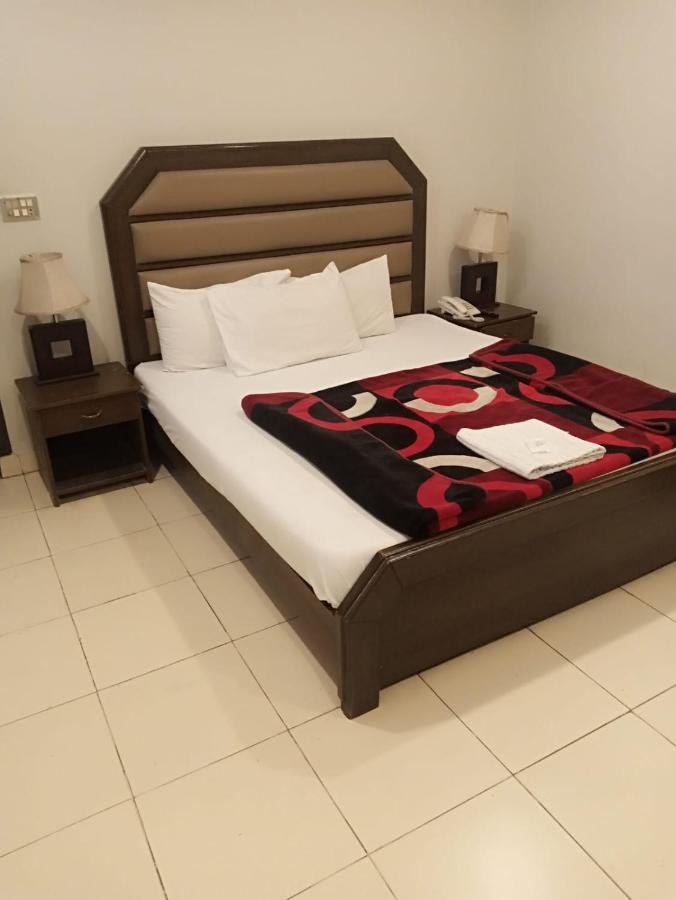 רוואלפינדי Hotel Eden Rock מראה חיצוני תמונה